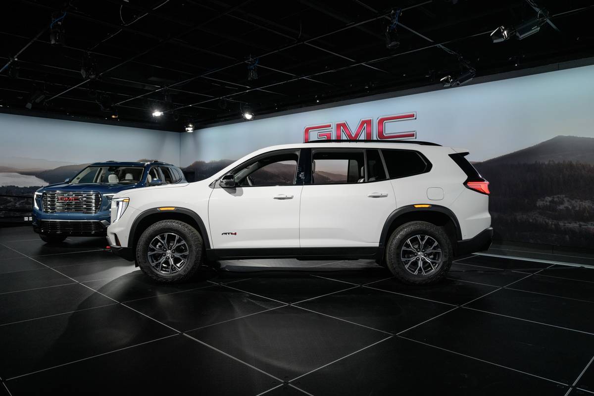 2024 GMC Acadia Up Close: Bigger and Better | Cars.com