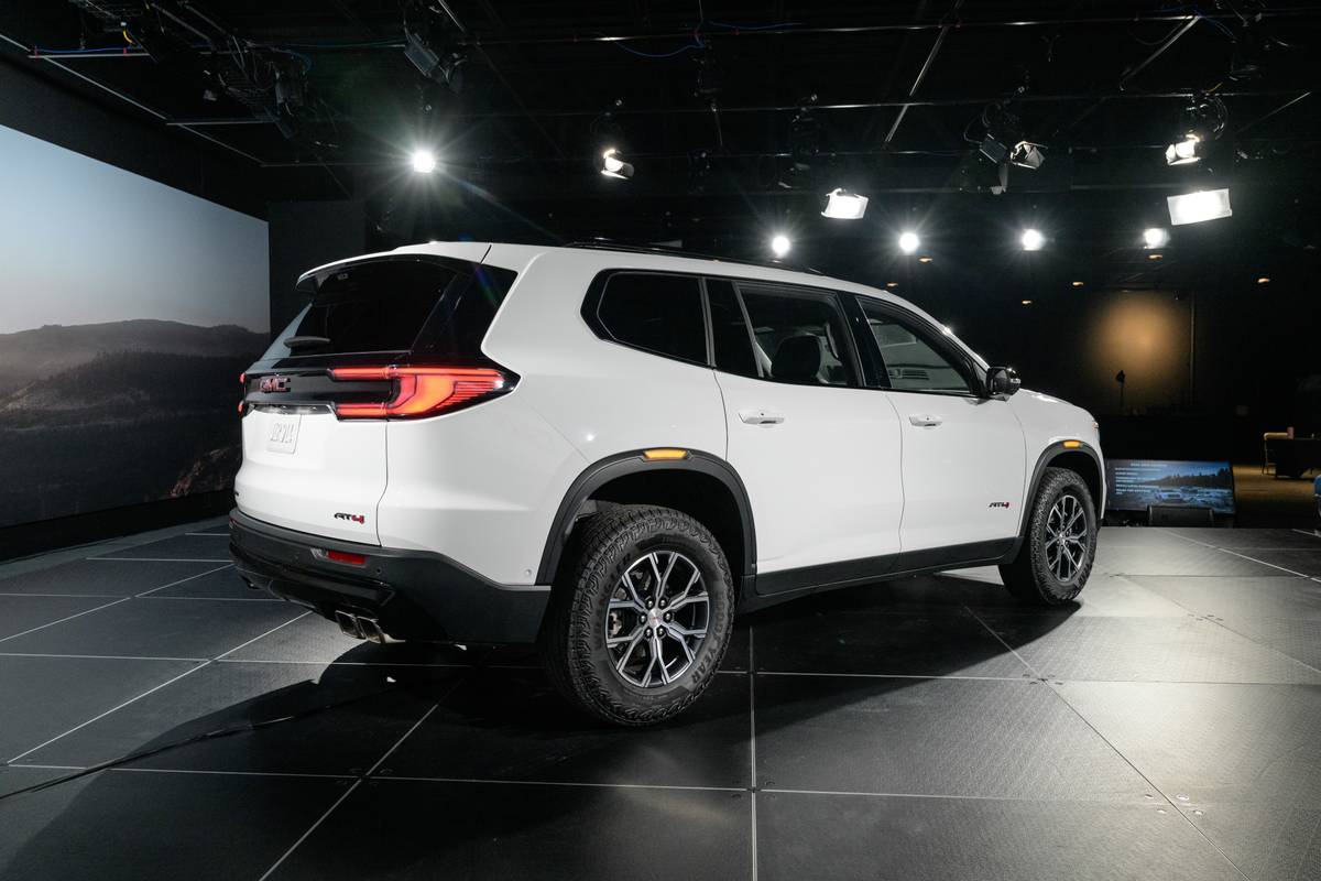 2024 GMC Acadia Up Close Bigger and Better