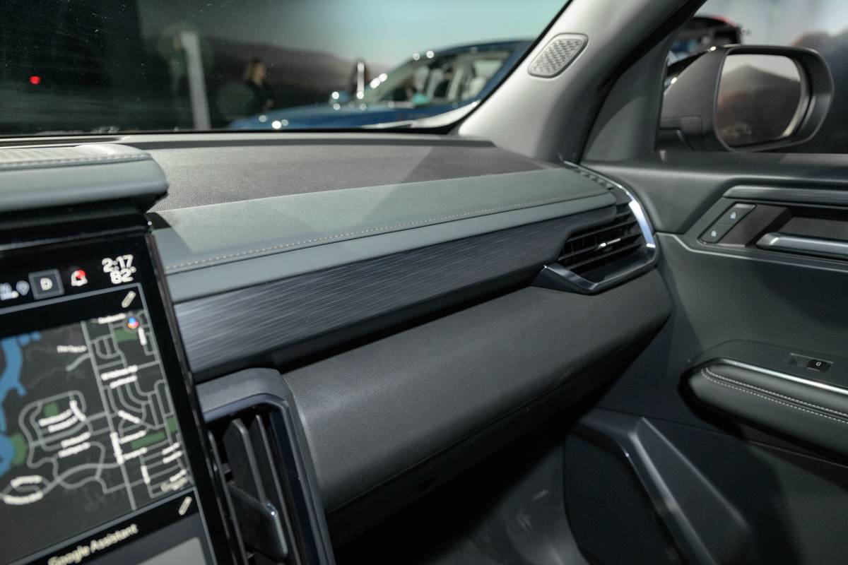 gmc acadia at4 2024 interior dashboard sp 06 jpg