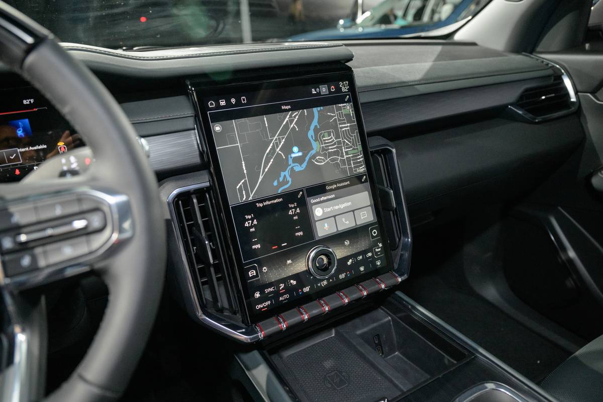 gmc acadia at4 2024 interior screen sp 07 jpg