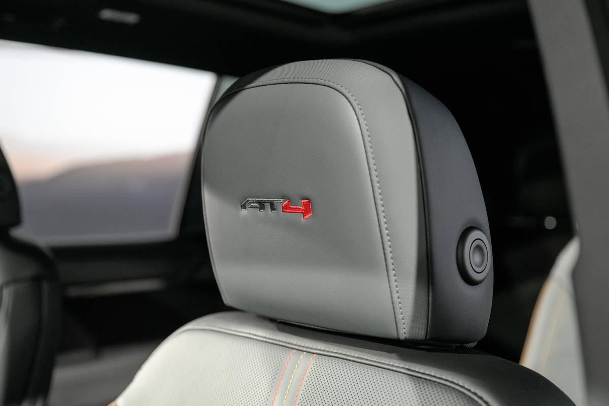 gmc acadia at4 2024 interior seat detail sp 19 jpg