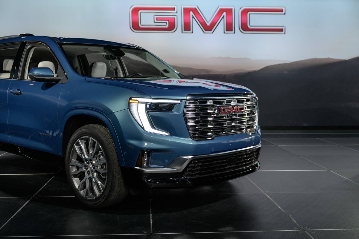 2024 GMC Acadia Up Close Bigger And Better Cars Com   Gmc Acadia Denali 2024 Exterior Front Grille Sp 01 