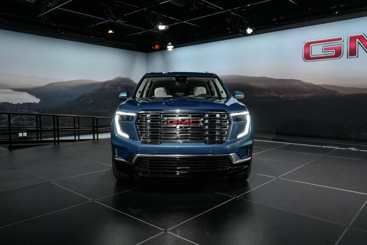 gmc acadia denali 2024 exterior front grille sp 12 jpg