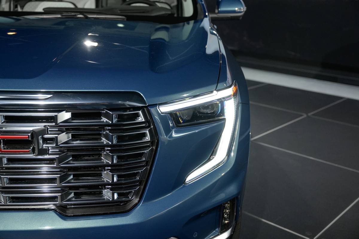 gmc acadia denali 2024 exterior headlight sp 11 jpg