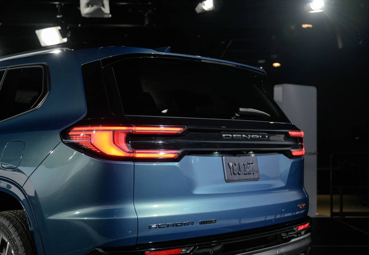 gmc acadia denali 2024 exterior taillights sp 08 jpg