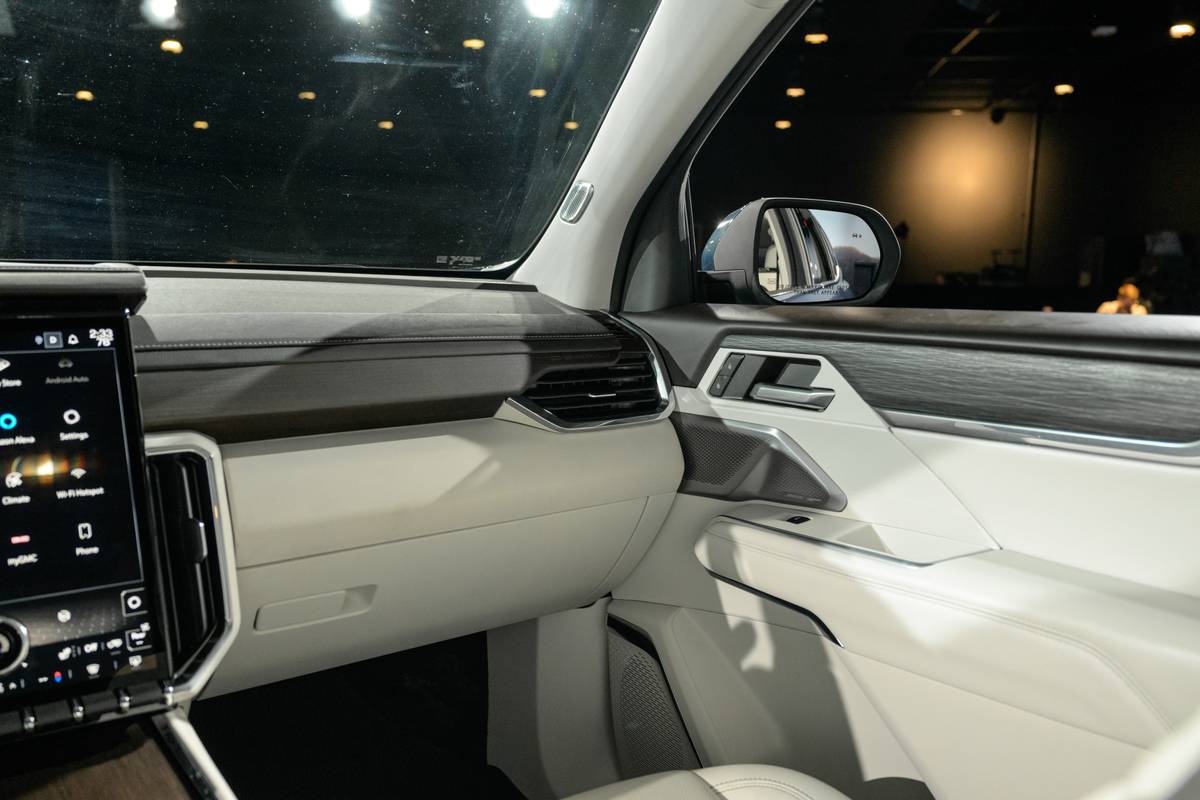 gmc acadia denali 2024 interior dashboard sp 03 jpg