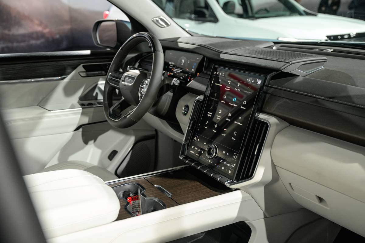 gmc acadia denali 2024 interior front dash sp 11 jpg