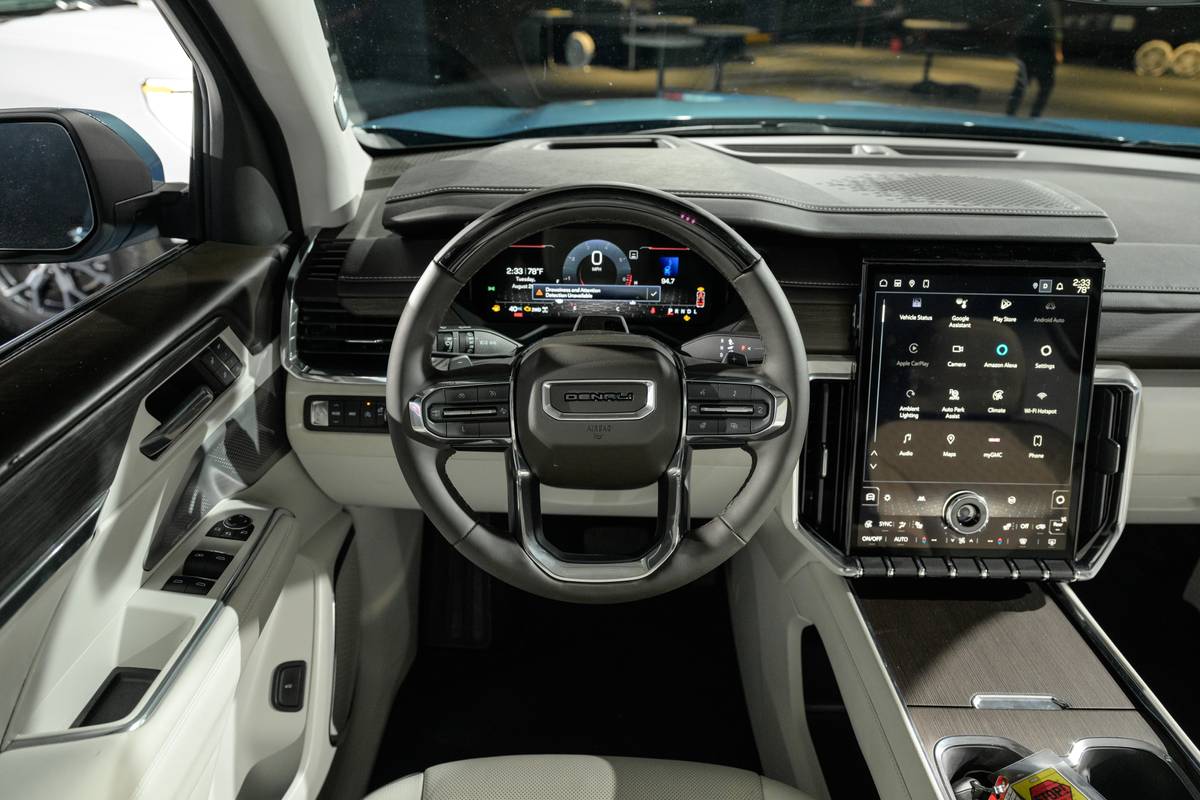 gmc acadia denali 2024 interior steering wheel dash sp 08 jpg