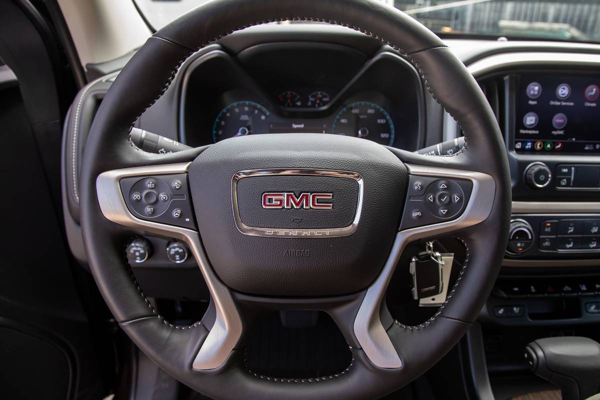 gmc canyon 2019 34 front row  interior  steering wheel jpg