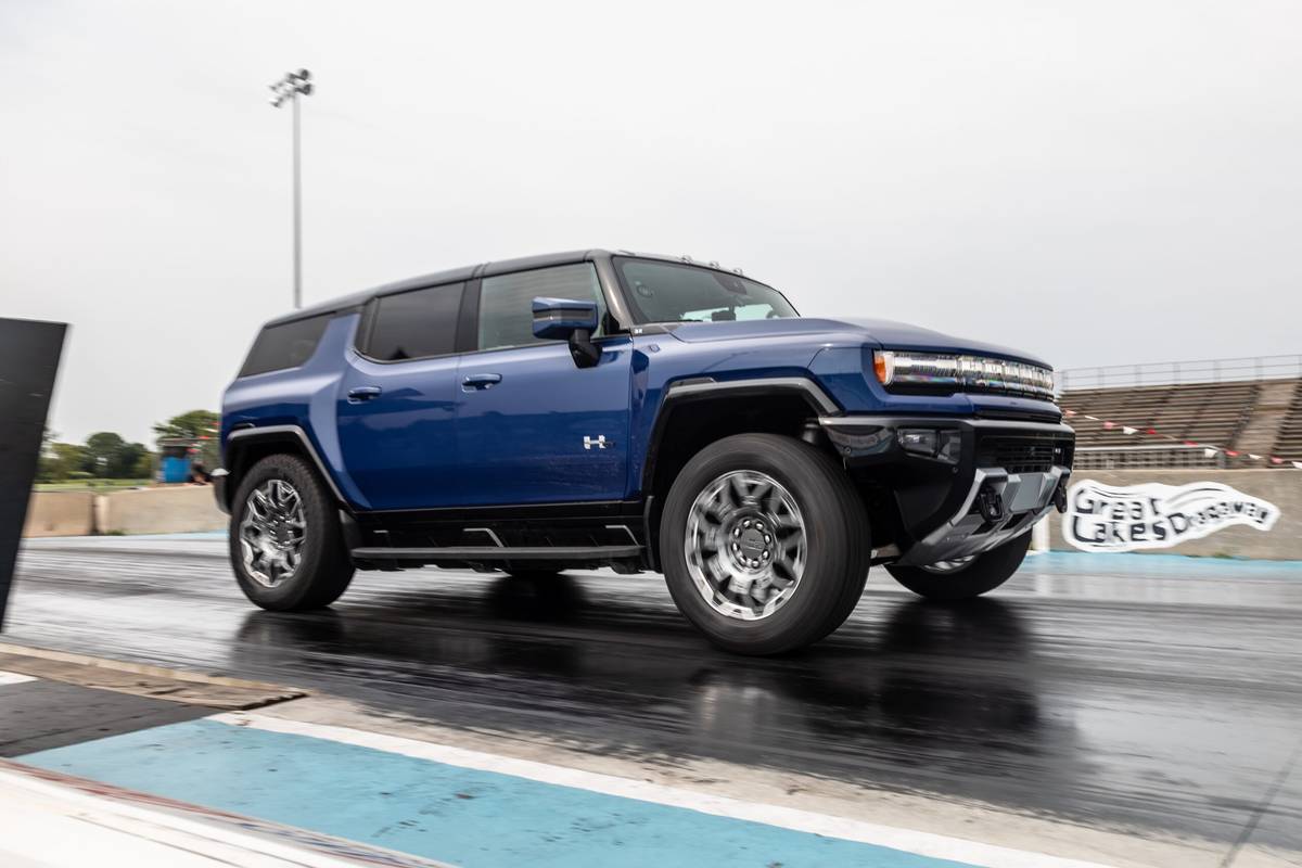 gmc hummer ev 3x 2024 01 exterior dragstrip front angle scaled jpg