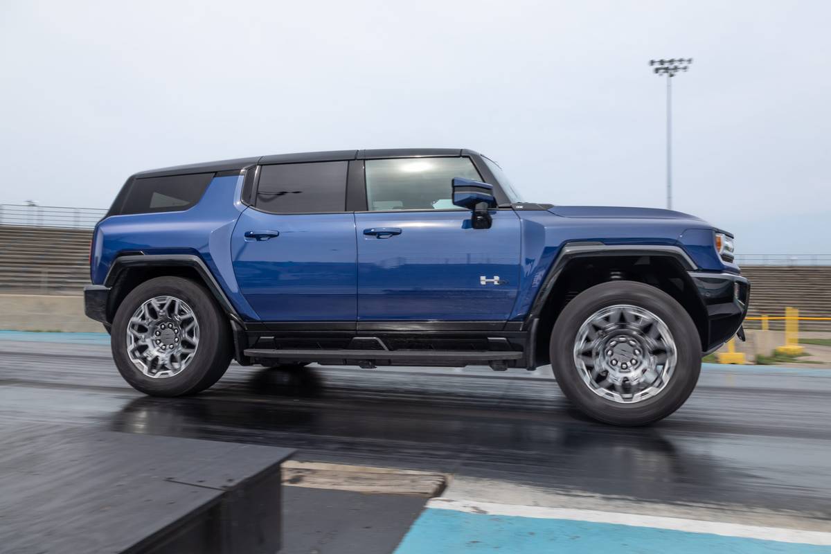gmc hummer ev 3x 2024 03 exterior dragstrip profile scaled jpg