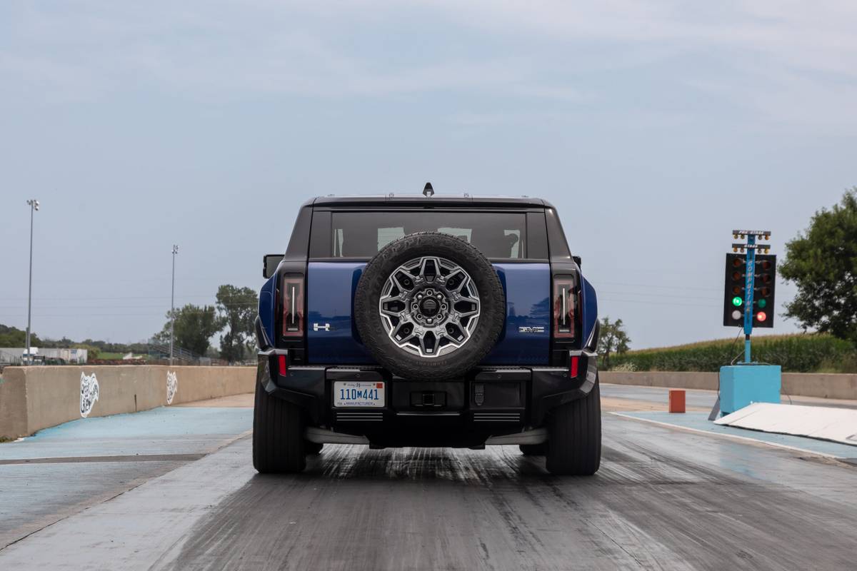gmc hummer ev 3x 2024 08 exterior dragstrip rear scaled jpg
