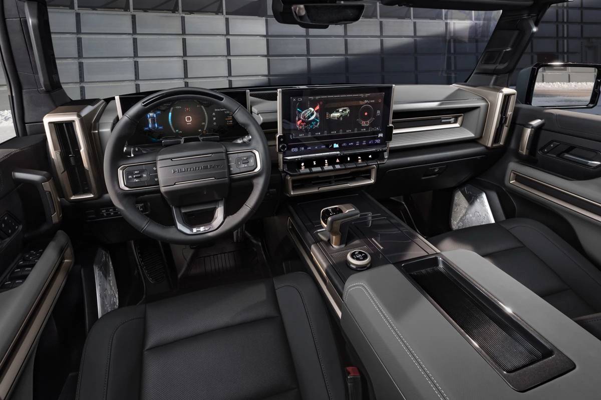 Interior del SUV GMC Hummer EV 2024
