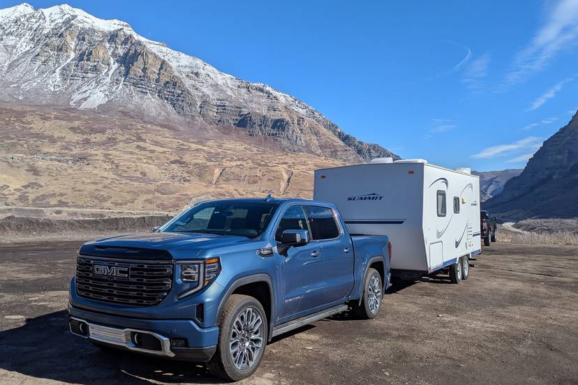 gmc-sierra-1500-denali-ultimate-2026-01-exterior-front-angle-towing