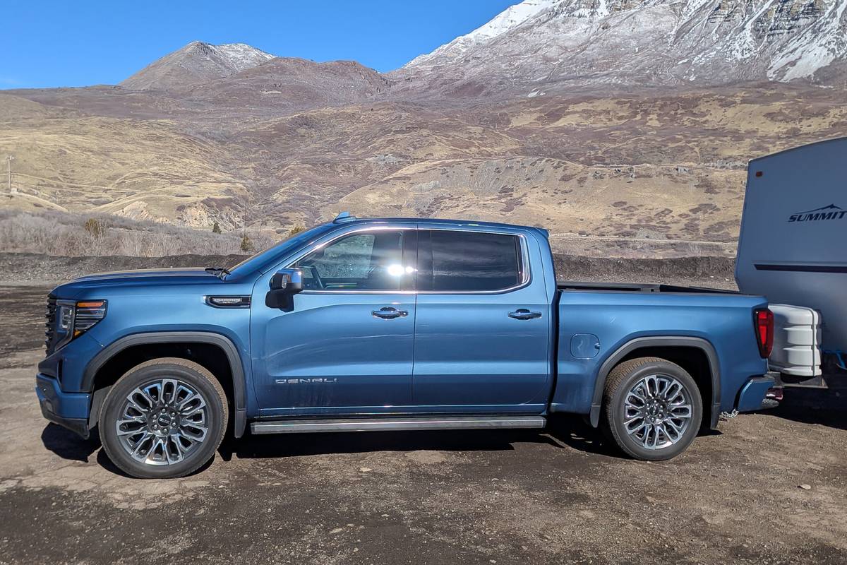 gmc sierra 1500 denali ultimate 2026 03 exterior profile towing scaled jpg