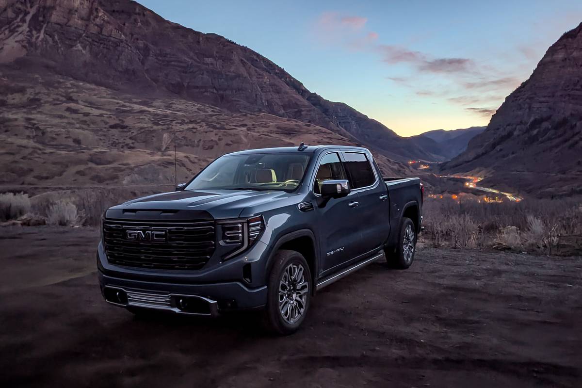 gmc sierra 1500 denali ultimate 2026 07 exterior front angle scaled jpg