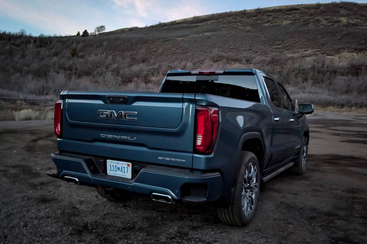 gmc sierra 1500 denali ultimate 2026 11 exterior rear scaled jpg