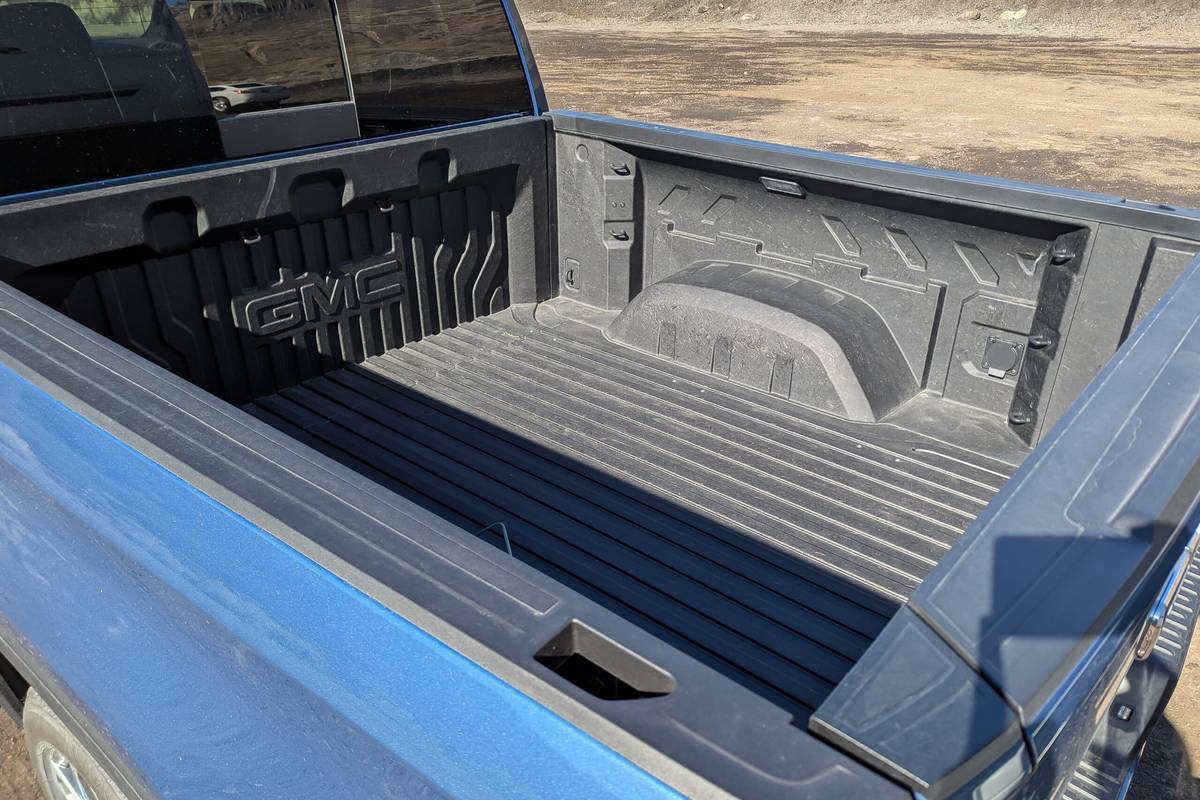 gmc sierra 1500 denali ultimate 2026 13 exterior bed scaled jpg