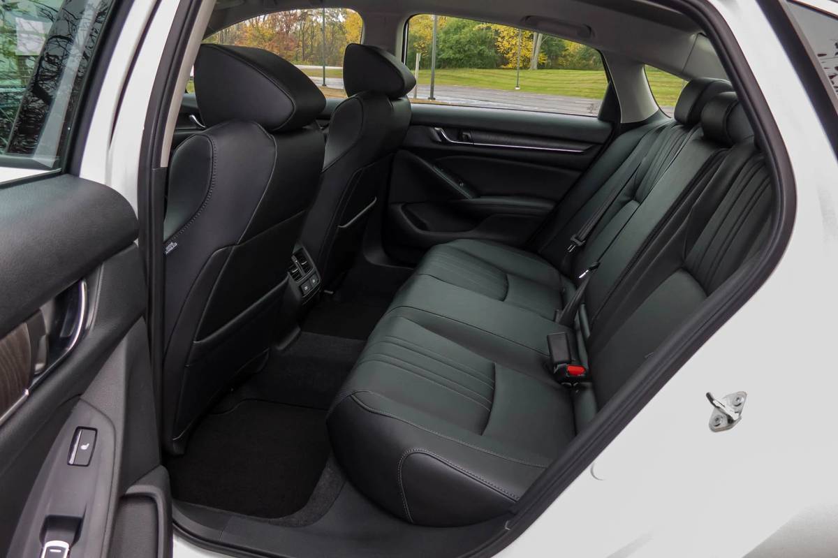honda accord hybrid 2021 24 backseat  interior jpg