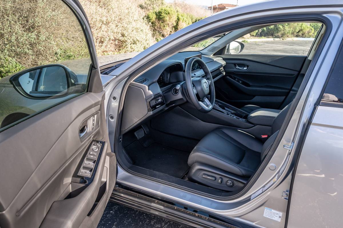 honda accord hybrid 2026 09 interior front row scaled jpg