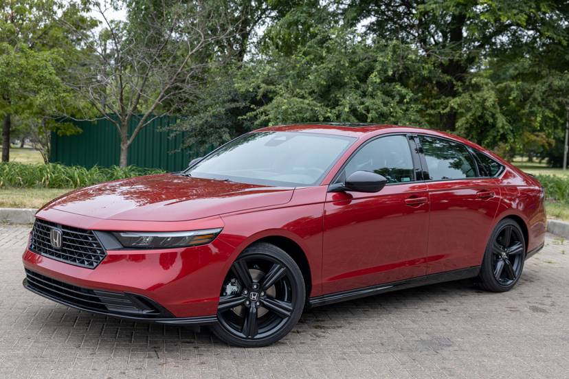 honda-accord-hybrid-sport-2023-02-exterior-front-angle