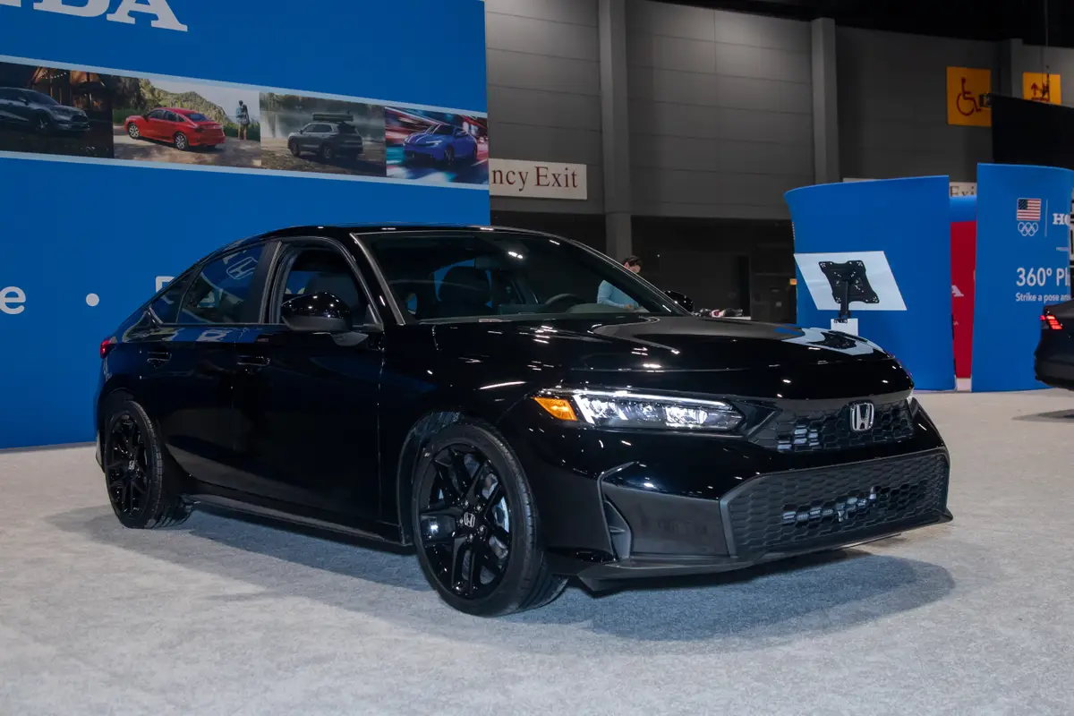 honda civic hatch sport 2026 01 exterior front angle cas jpg