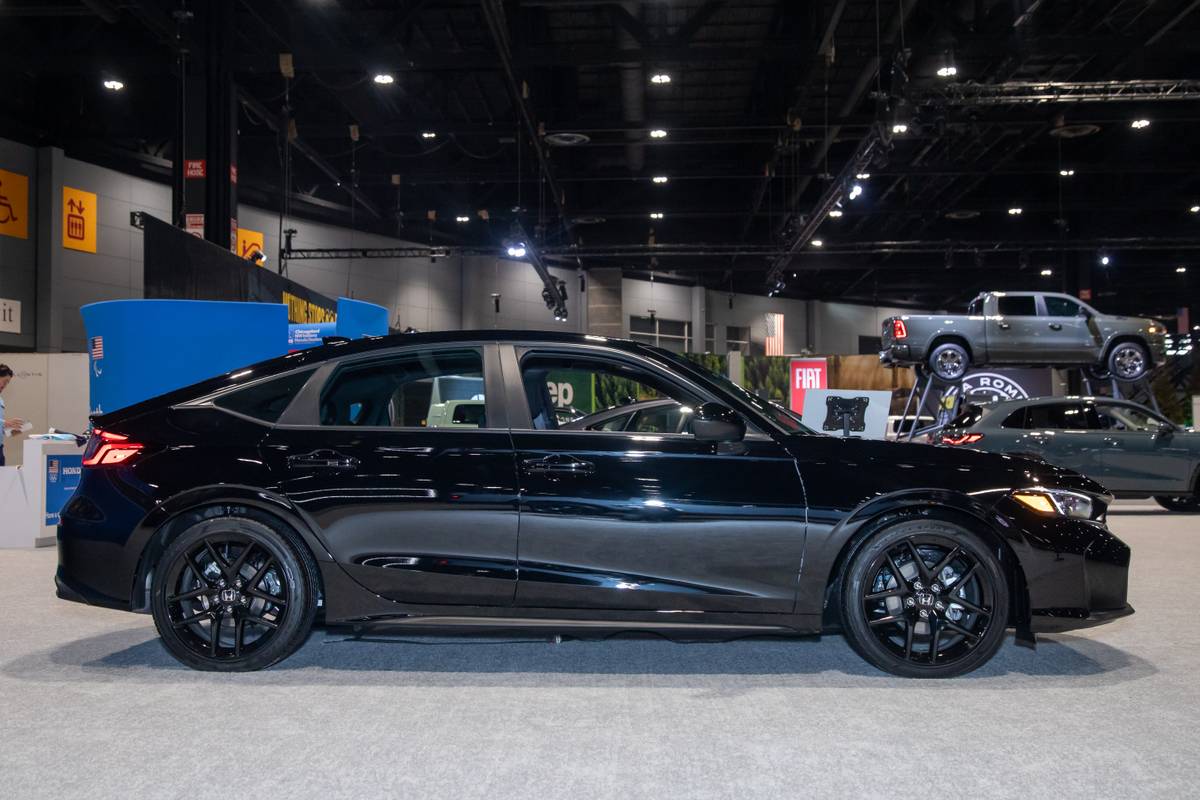 honda civic hatch sport 2026 03 exterior profile cas jpg
