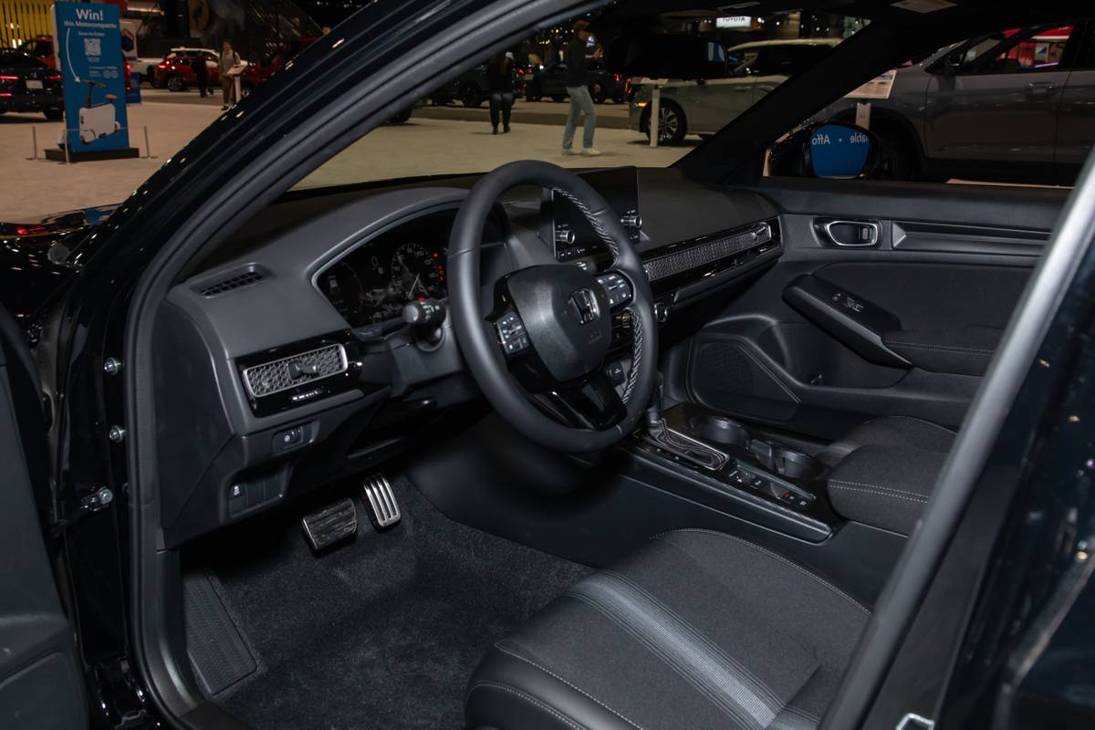 honda civic hatch sport 2026 06 interior front row cas jpg