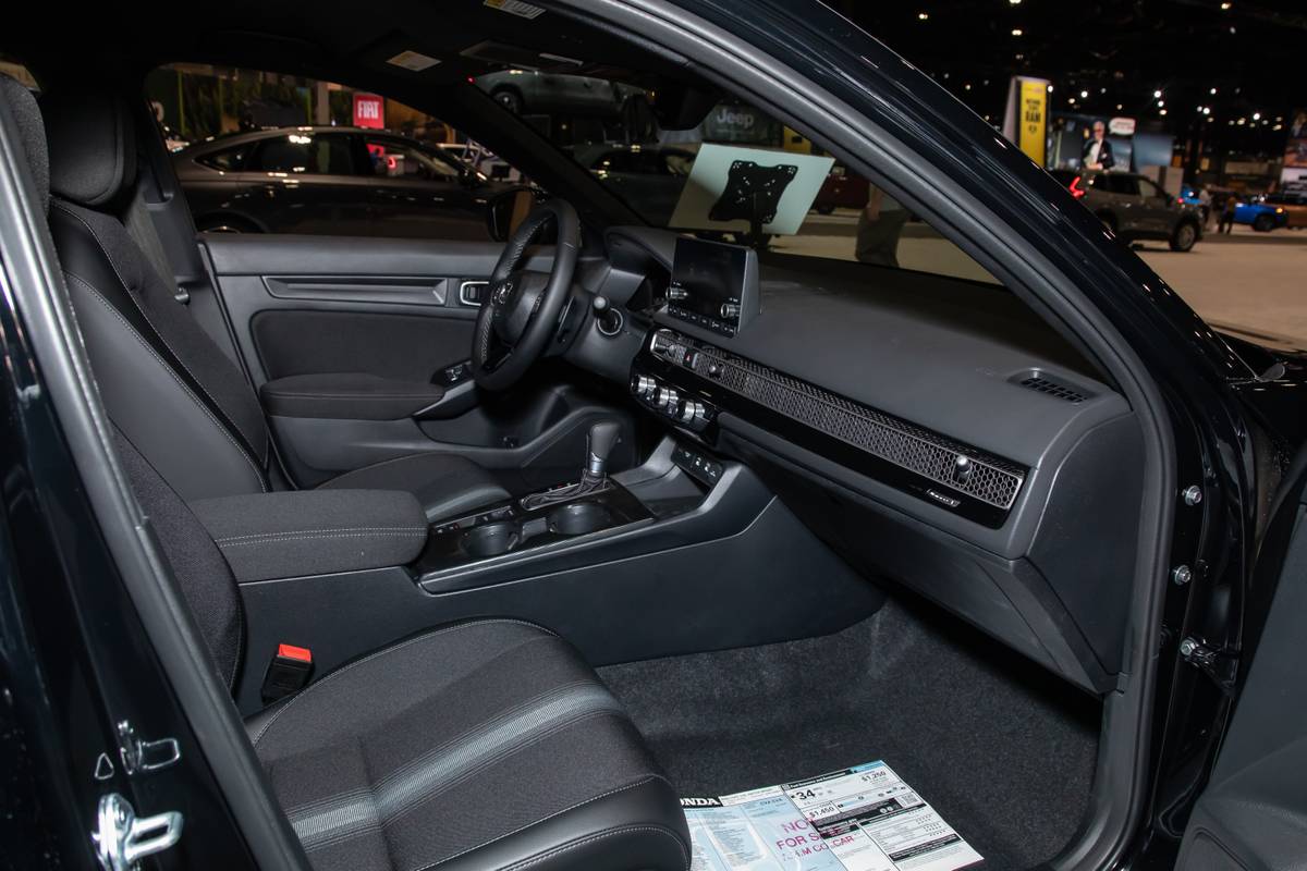 honda civic hatch sport 2026 07 interior front row cas jpg