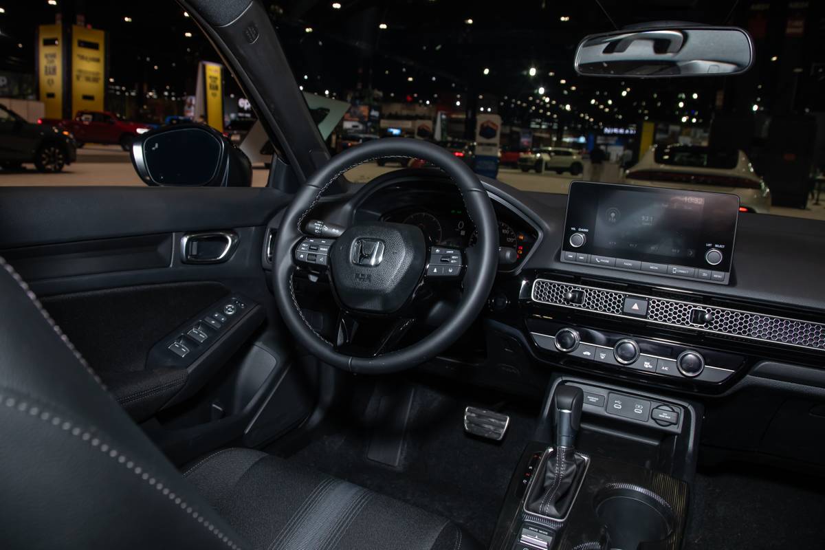 honda civic hatch sport 2026 09 interior front row cas jpg