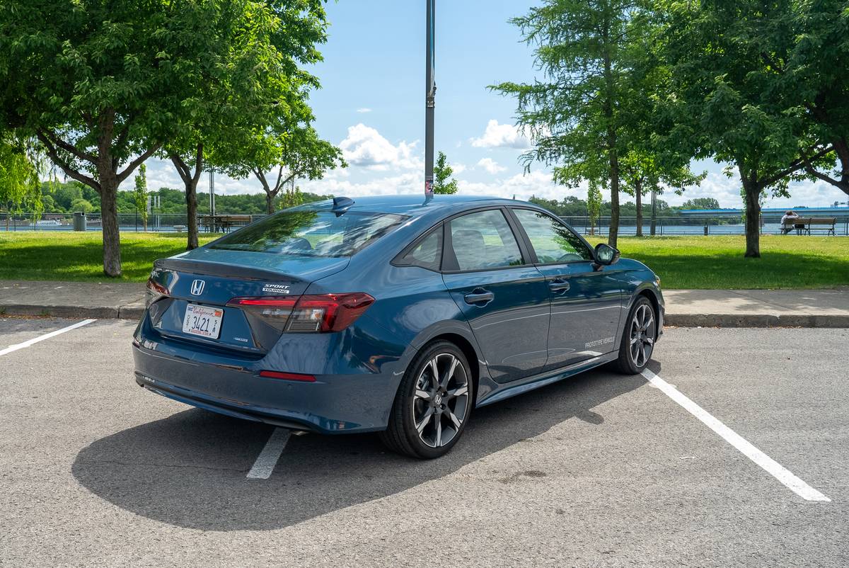 2025 Honda Civic Hybrid - Specs, Prices, MPG, Reviews & Photos | Cars.com