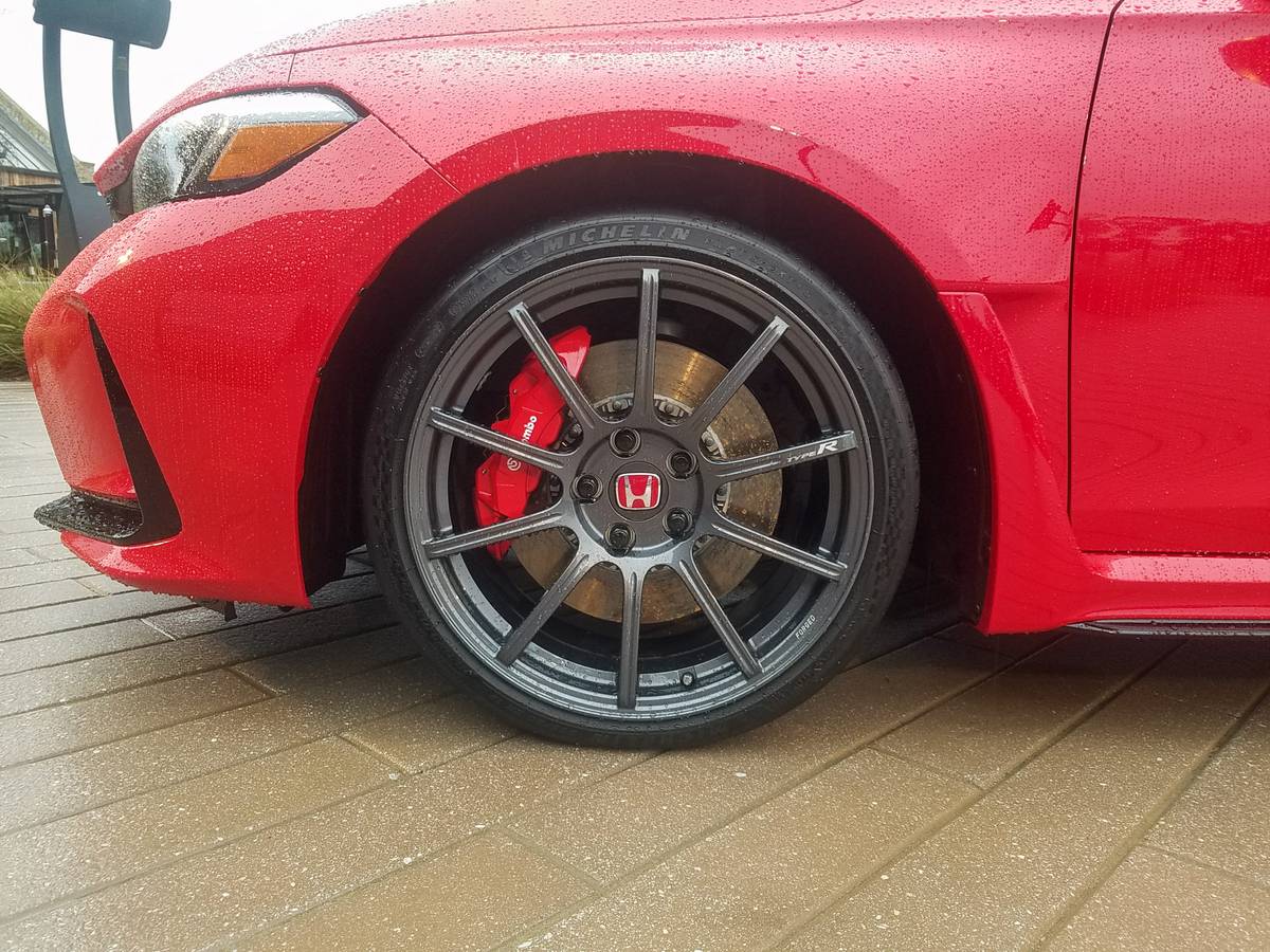 2023 Honda Civic Type R accessory forged-alloy wheel | Cars.com photo by Damon Bell