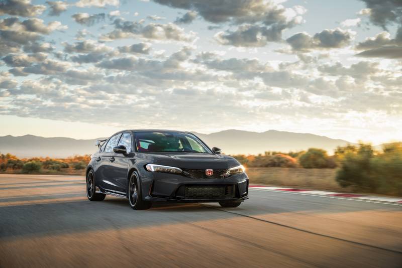 honda-civic-type-r-2027-exterior-oem-01