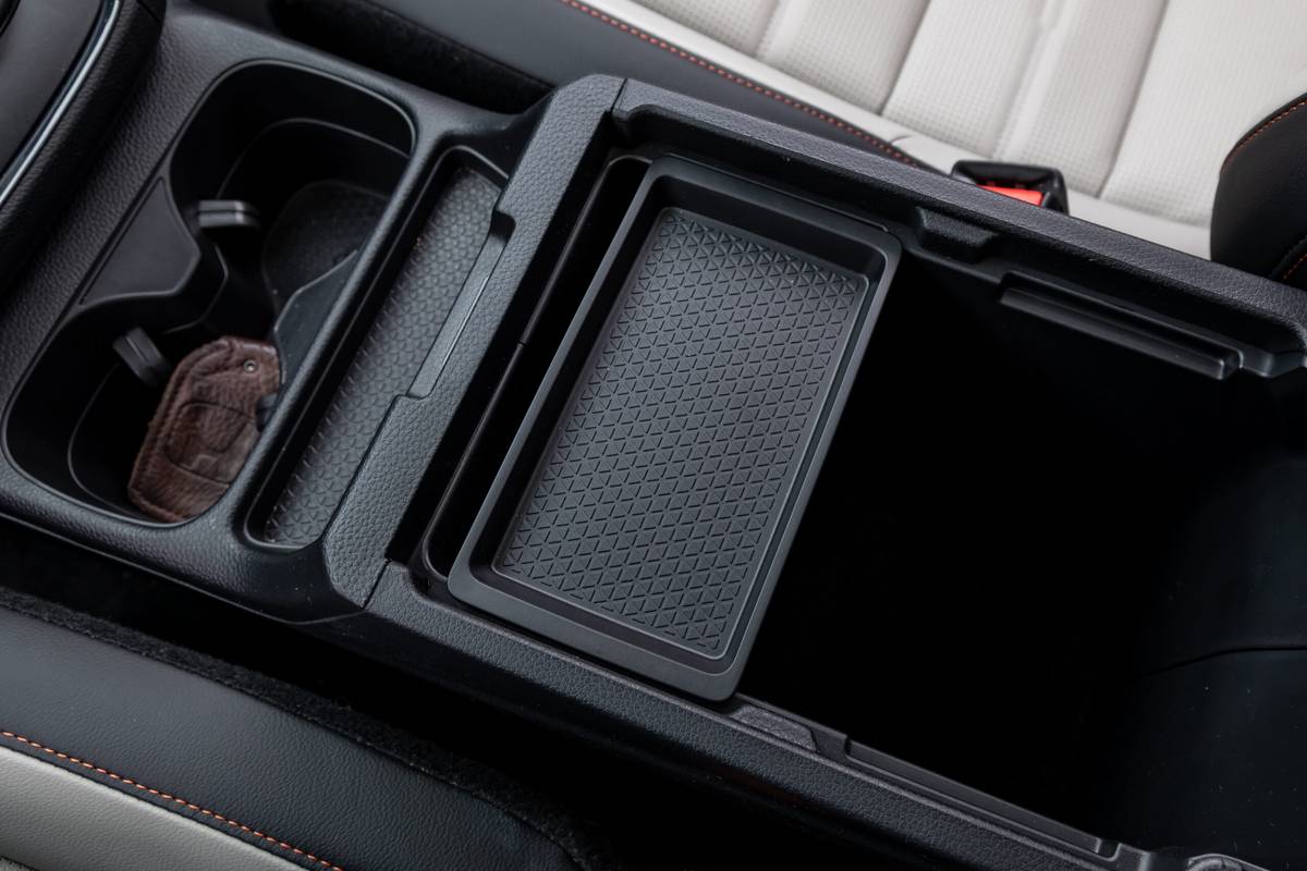 honda cr v hybrid awd 2025 38 interior center console cargo scaled jpg