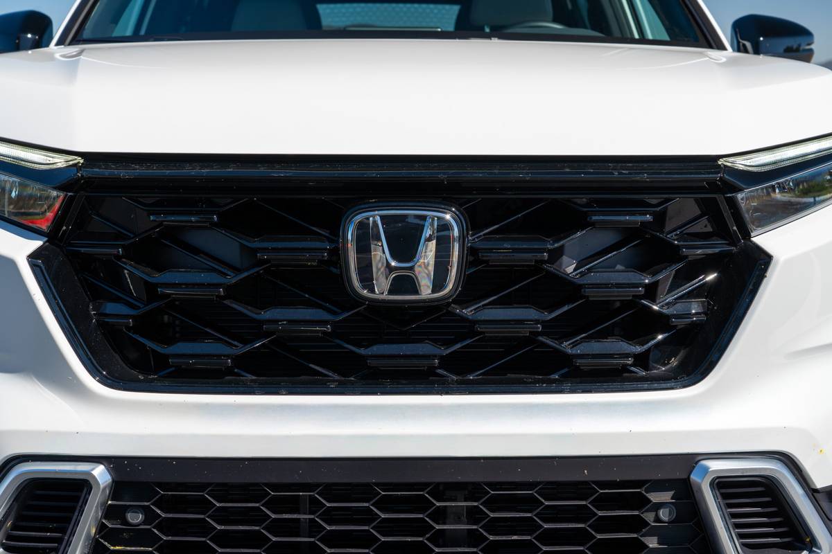 honda cr v hybrid sport touring 2026 03 exterior front grille scaled jpg