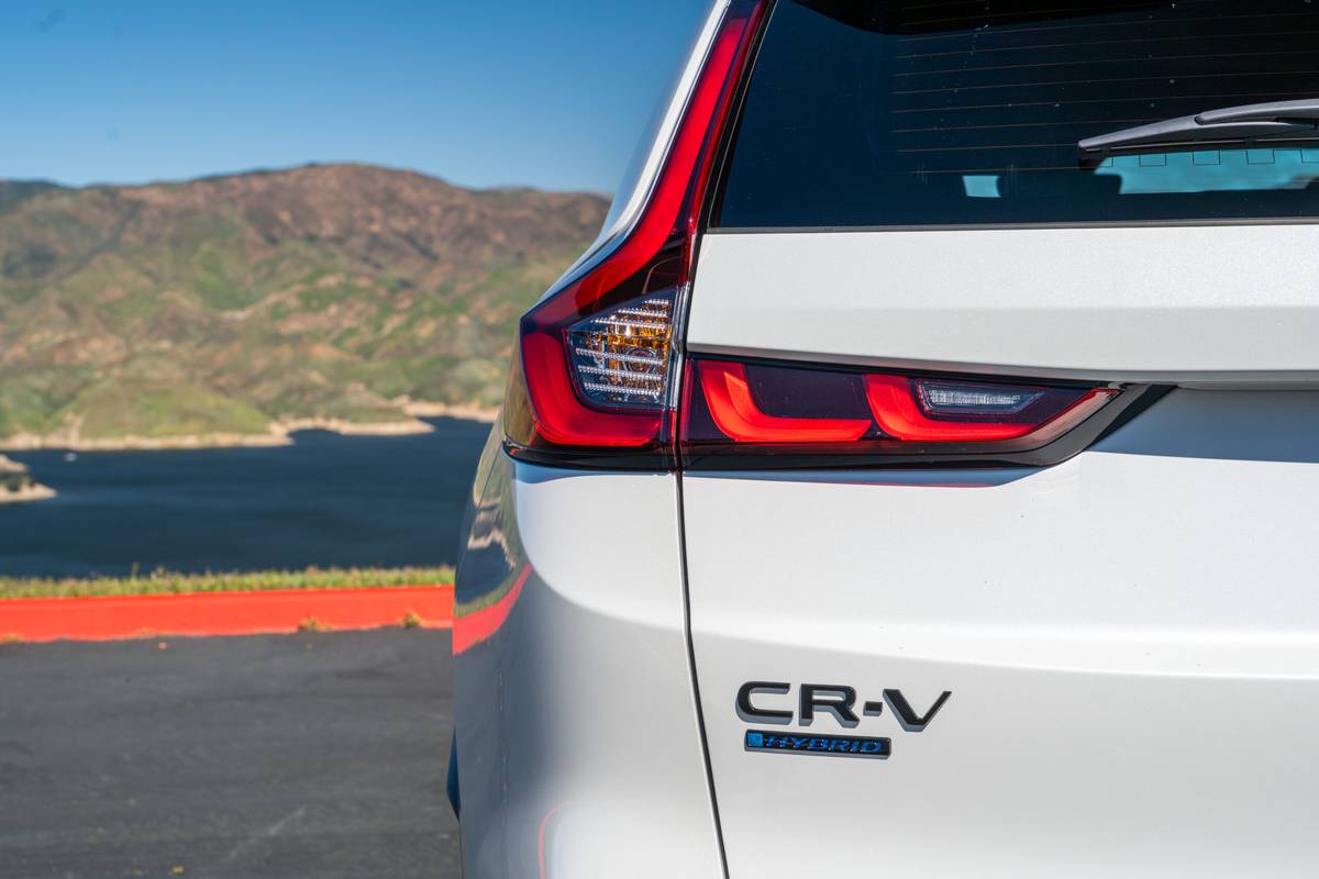 honda cr v hybrid sport touring 2026 45 exterior taillight scaled jpg