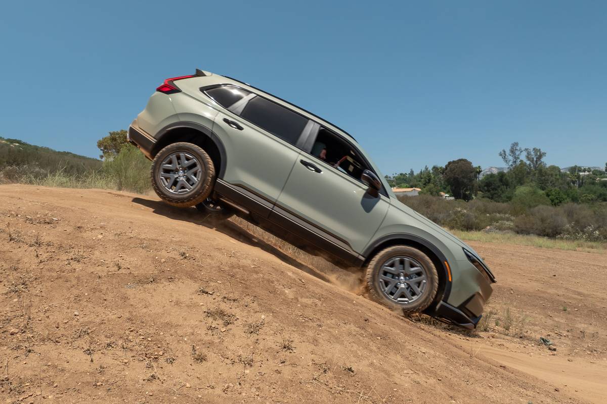 honda cr v hybrid trailsport 2026 02 exterior offroad profile jpg