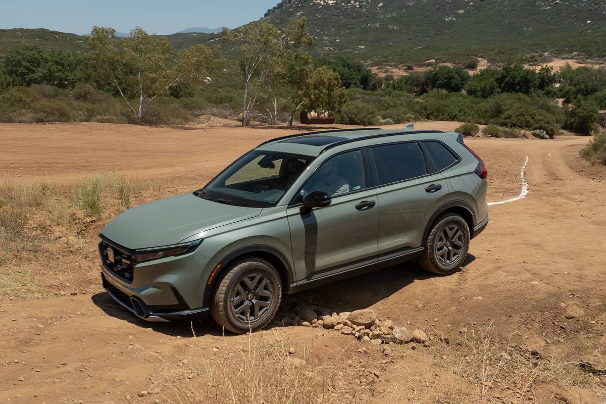 honda cr v hybrid trailsport 2026 04 exterior offroad front angle jpg