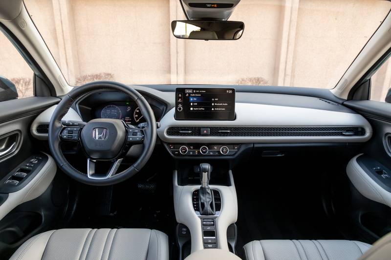 honda-hr-v-2026-12-interior-front-row