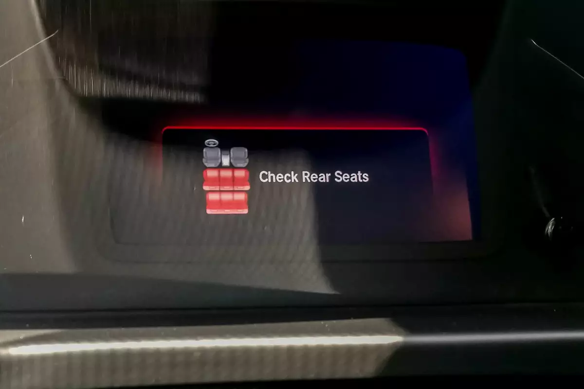 honda odyssey 2021 06 front row  instrument panel  interior  rear seat reminder jpg