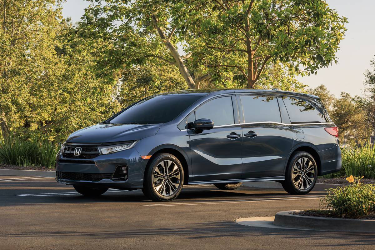 2025 Honda Odyssey: Family Hauler Gets Face-Lift, Tech Updates  Cars.com