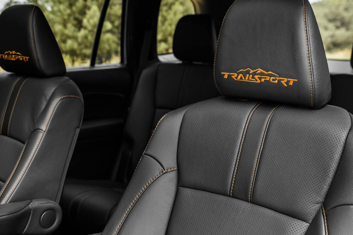 honda passport trailsport 2022 06 front interior suv scaled jpg