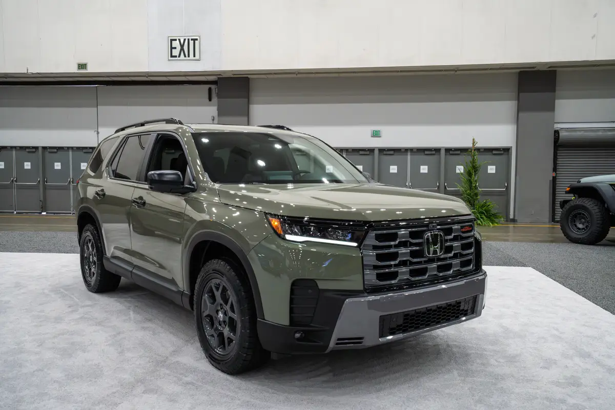 honda pilot 2026 04 exterior front angle jpg