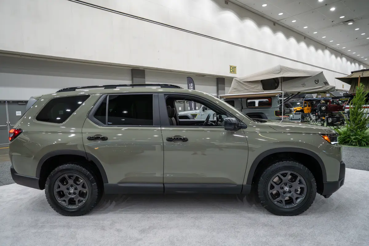 honda pilot 2026 05 exterior profile jpg