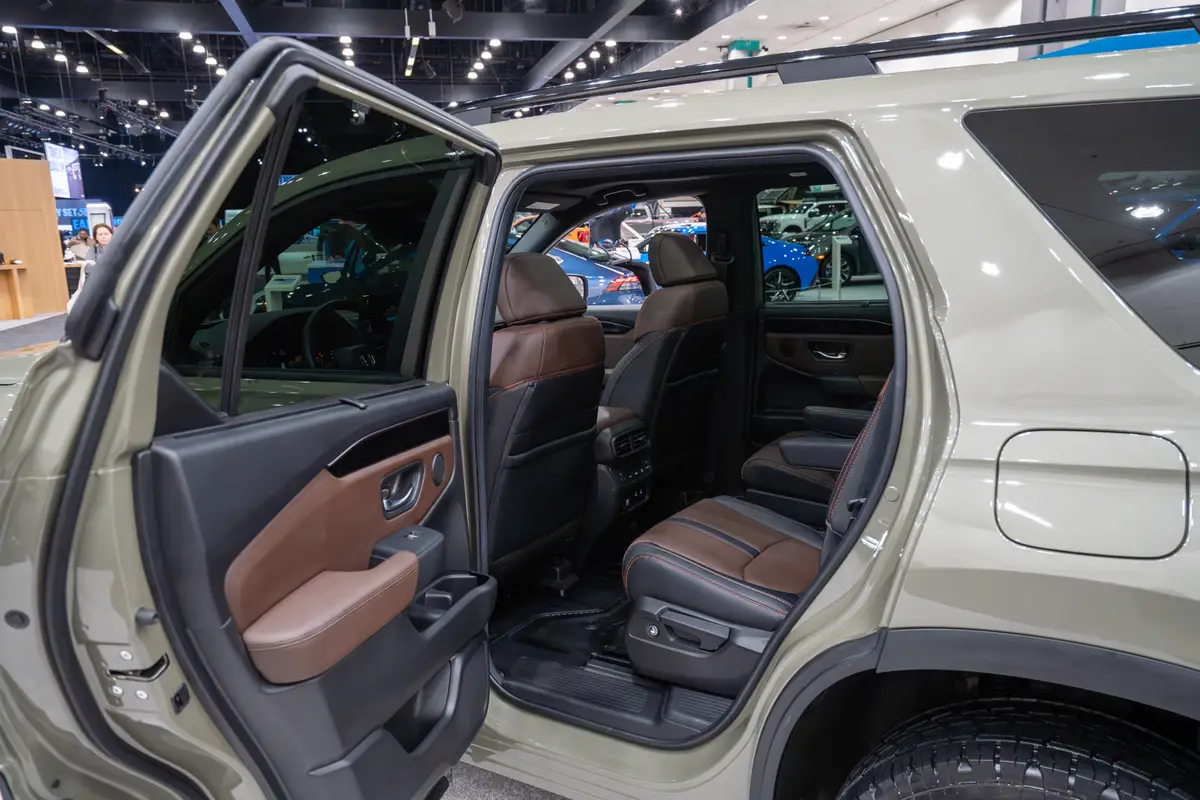 honda pilot 2026 06 interior second row jpg
