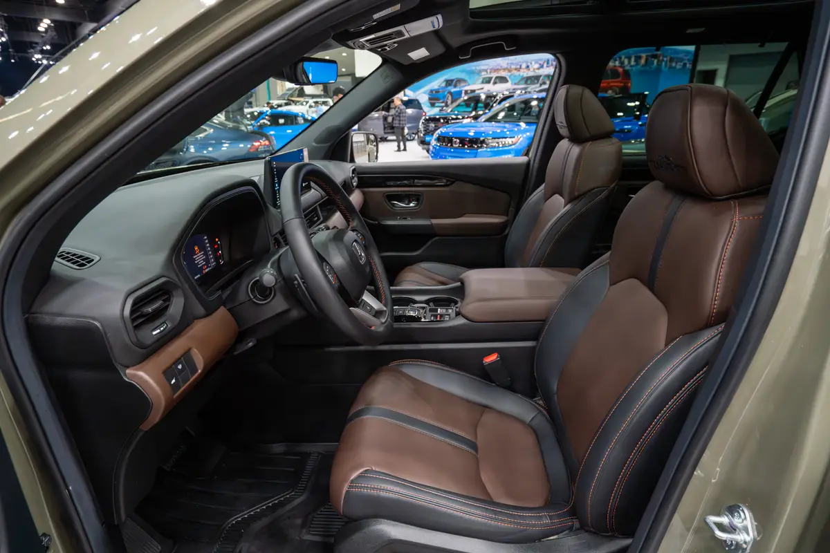 honda pilot 2026 10 interior front driver seat jpg