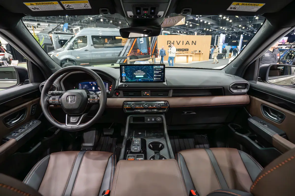 honda pilot 2026 11 interior front row jpg