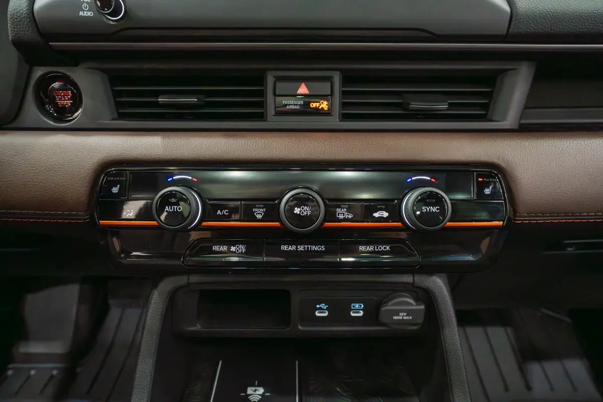 honda pilot 2026 13 interior climate control jpg