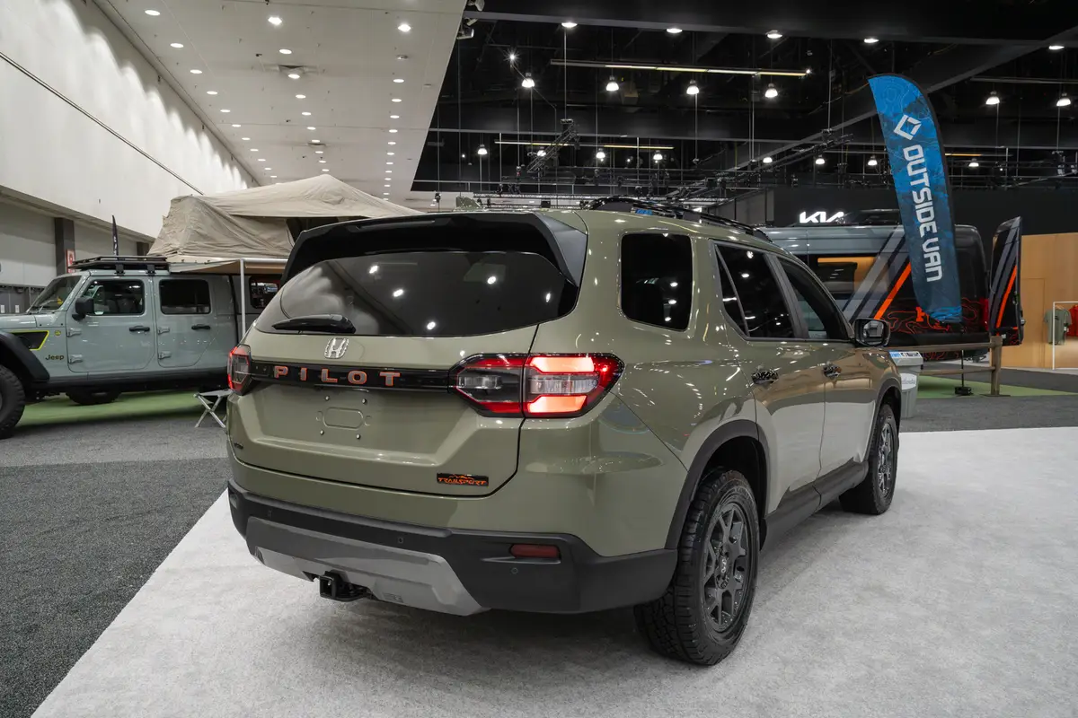 honda pilot 2026 20 exterior rear angle jpg