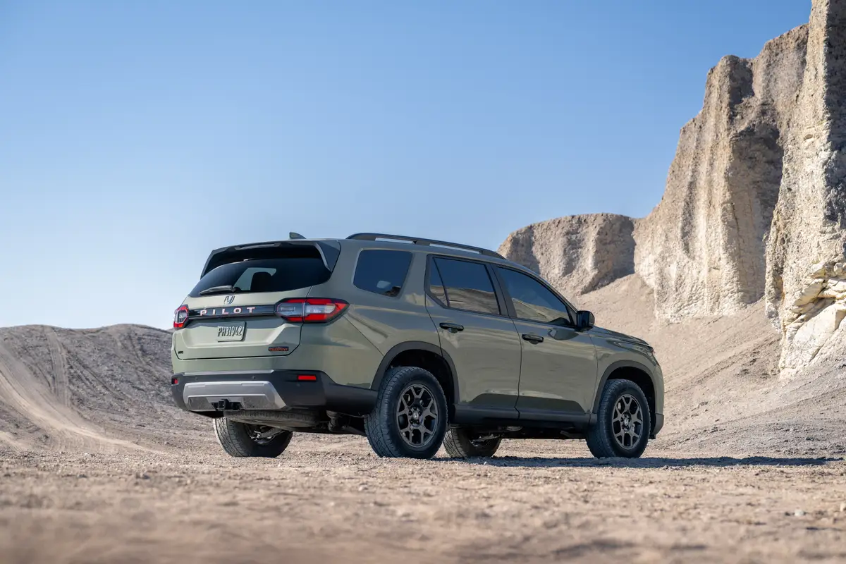 honda pilot trailsport 2026 09 exterior rear angle oem jpg